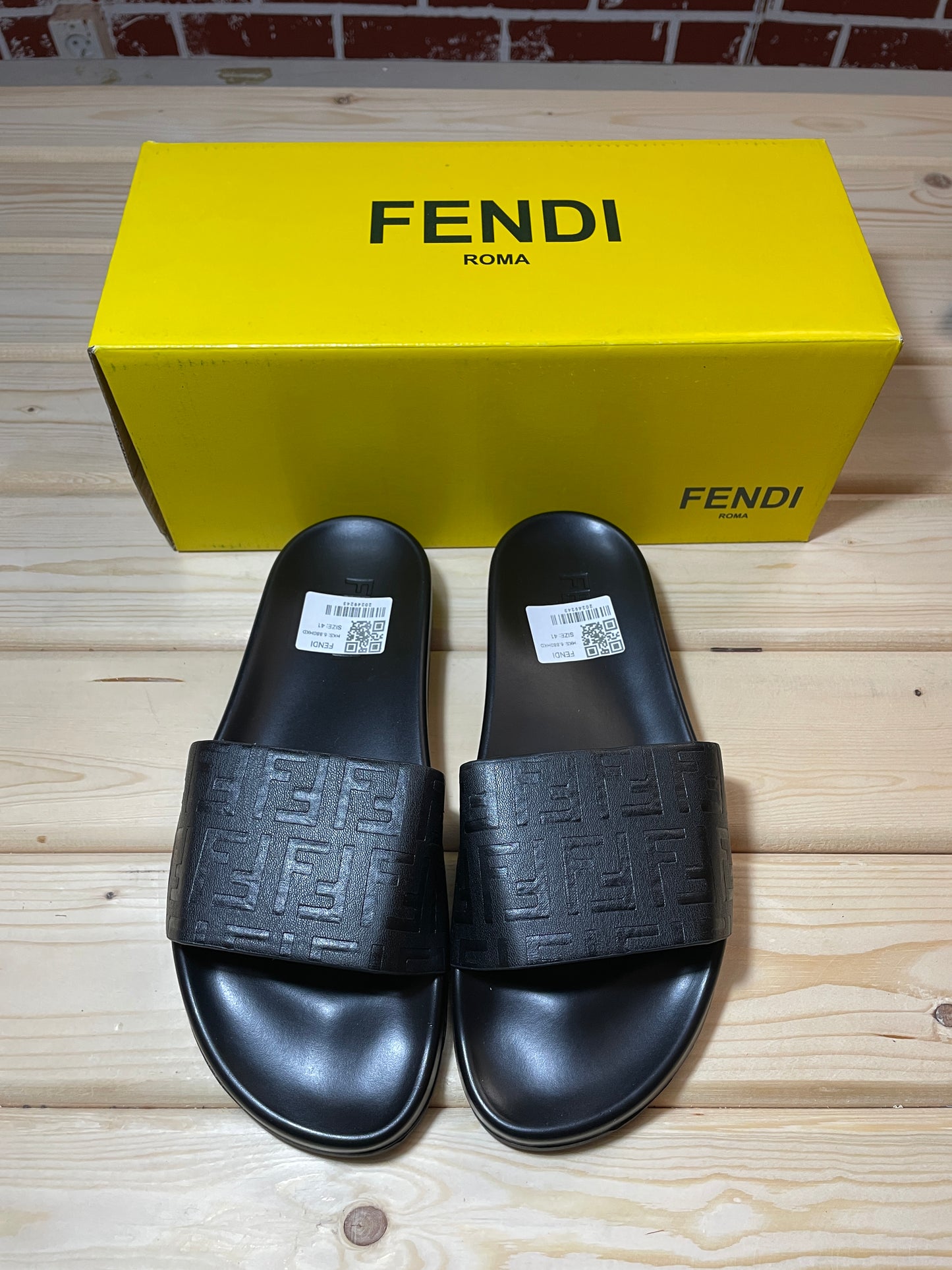 Claquette FENDI all black