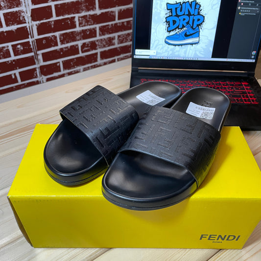 Claquette FENDI all black