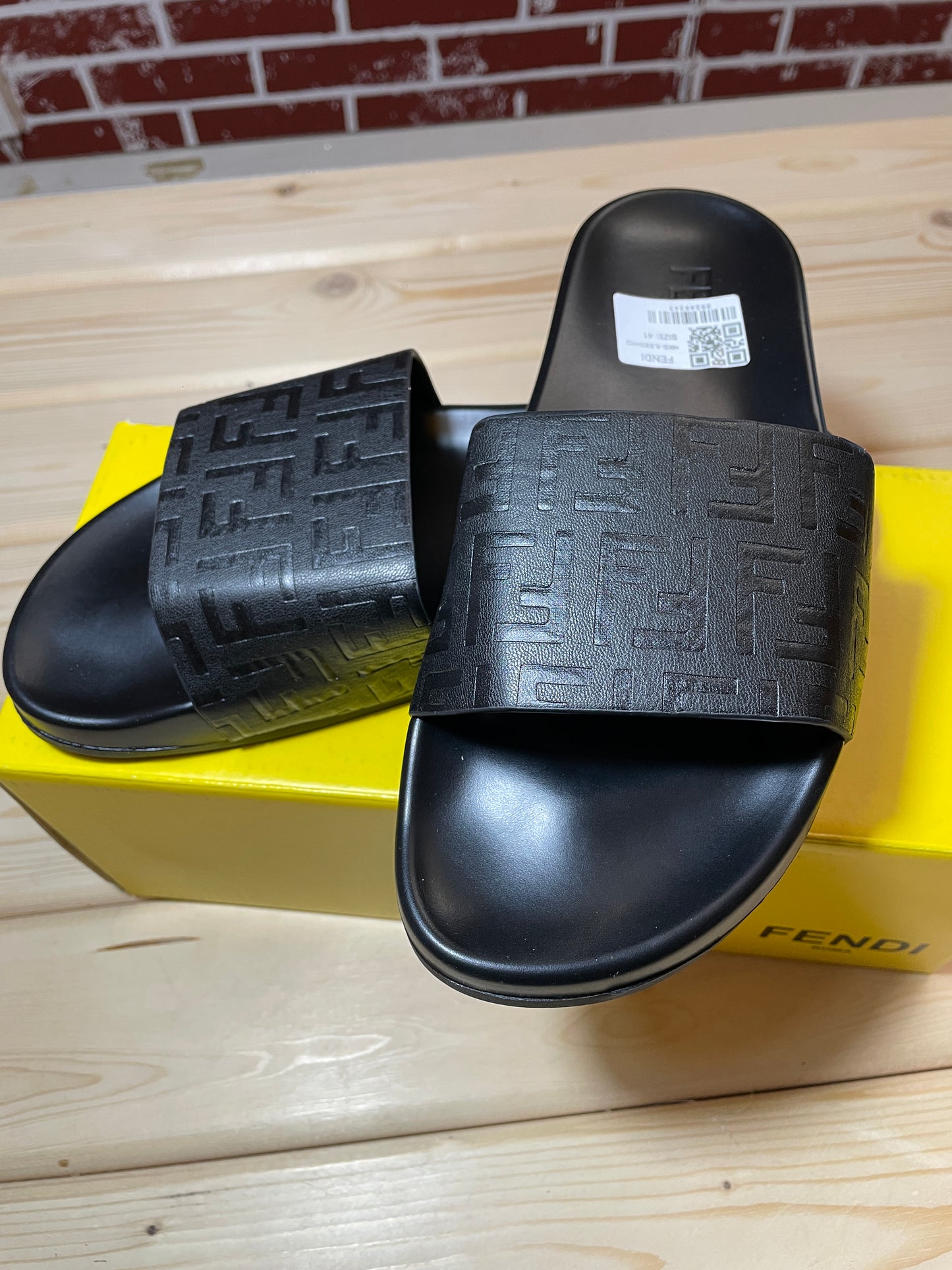 Claquette FENDI all black