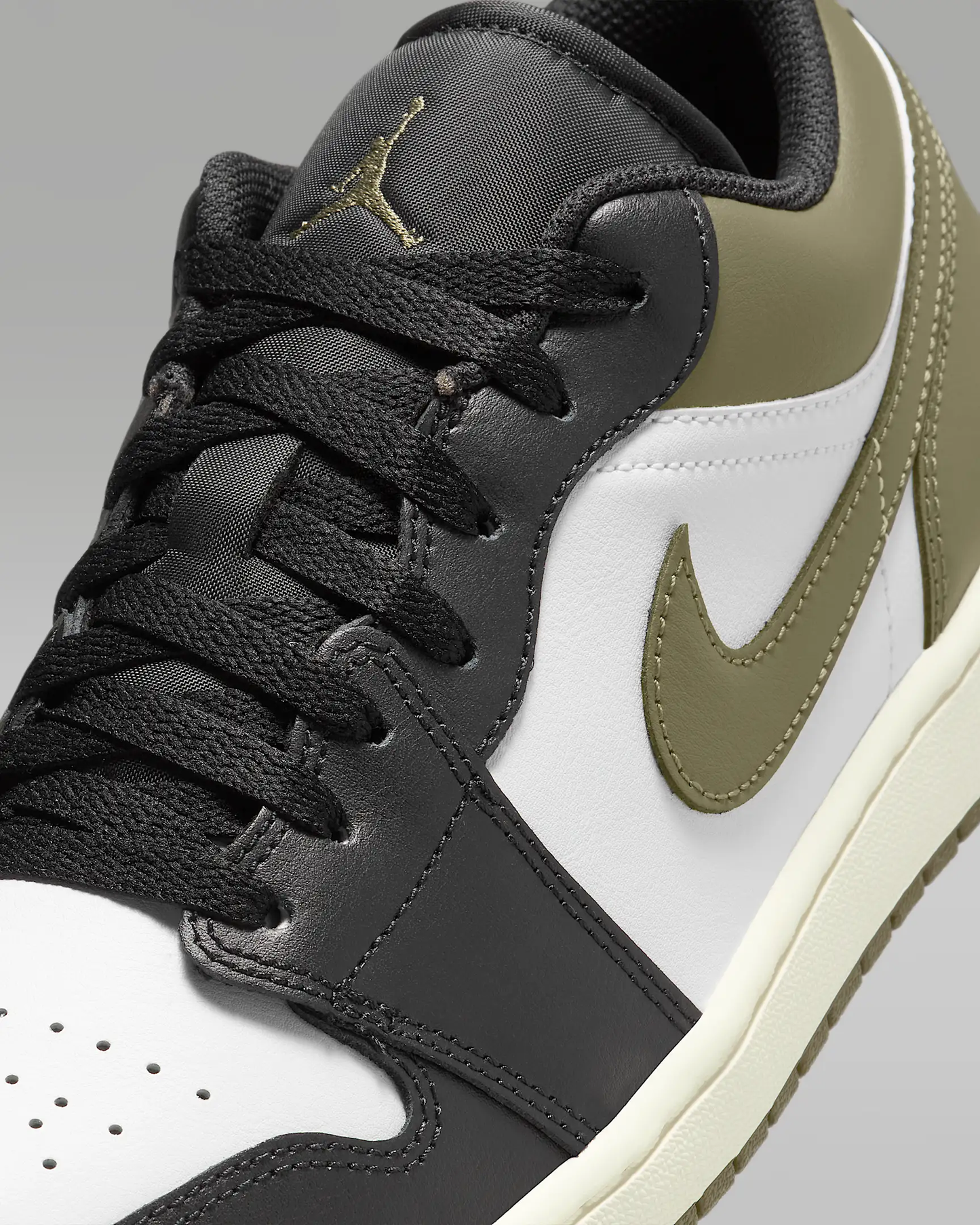 Air Jordan 1 low Black Toe medium olive