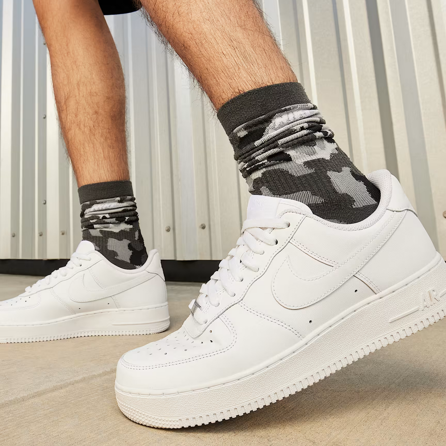 NIKE AIR FORCE 1 TRIPLE WHITE