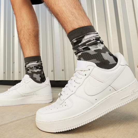 NIKE AIR FORCE 1 TRIPLE WHITE