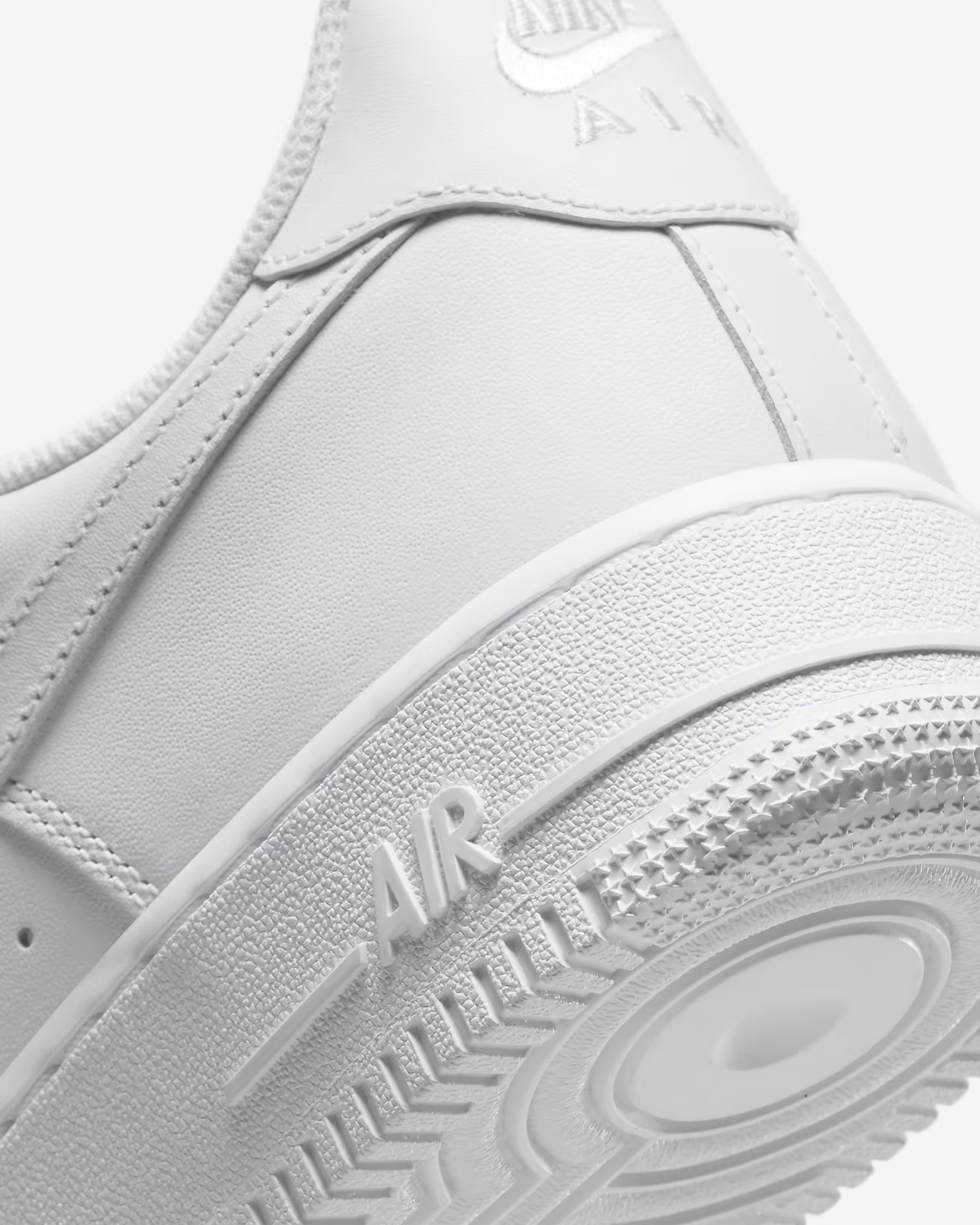 NIKE AIR FORCE 1 TRIPLE WHITE