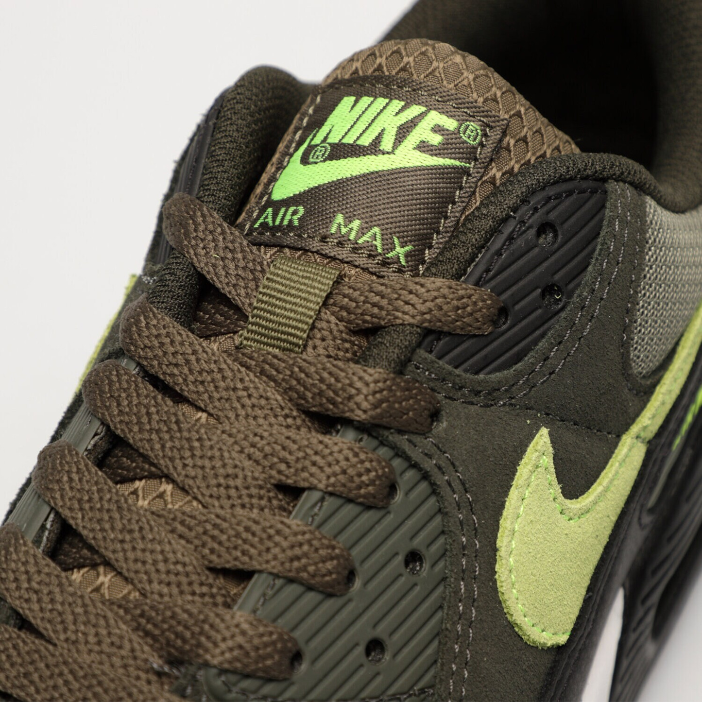 Nike AIR MAX 90 ESSENTIAL olive