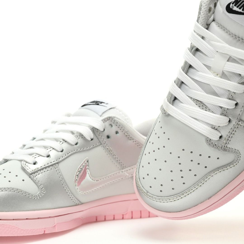 Nike SB Dunk Low LX"Silver Pink Foam"