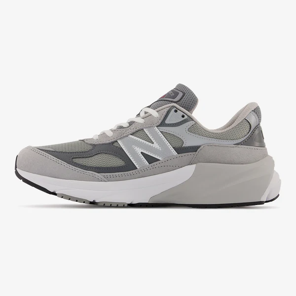 New Balance 990 v6 Core