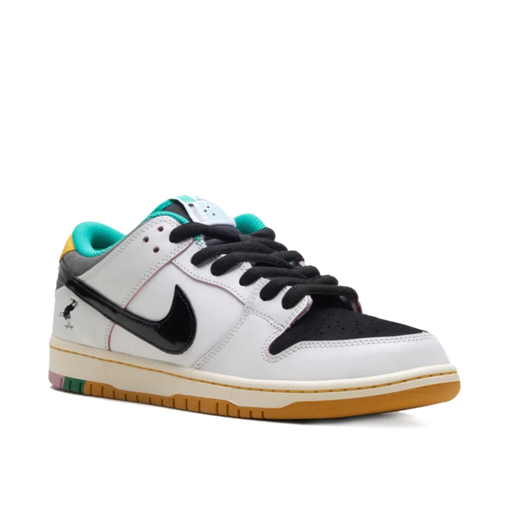 Nike x CSEF baskets SB Dunk Low