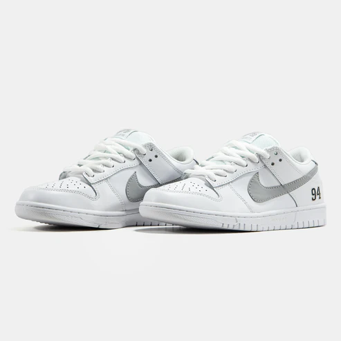 Nike SB Dunk x Supreme white-grey