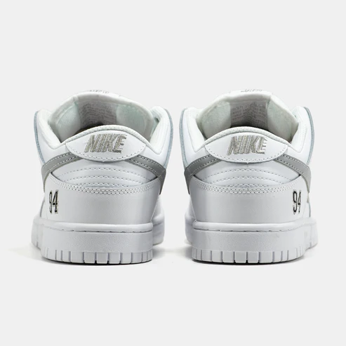 Nike SB Dunk x Supreme white-grey