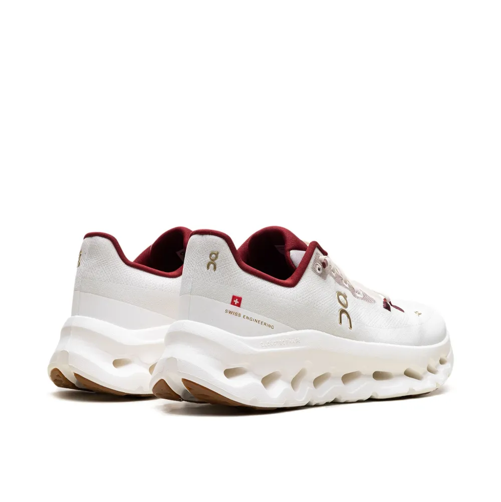 On  Cloudtilt White/red